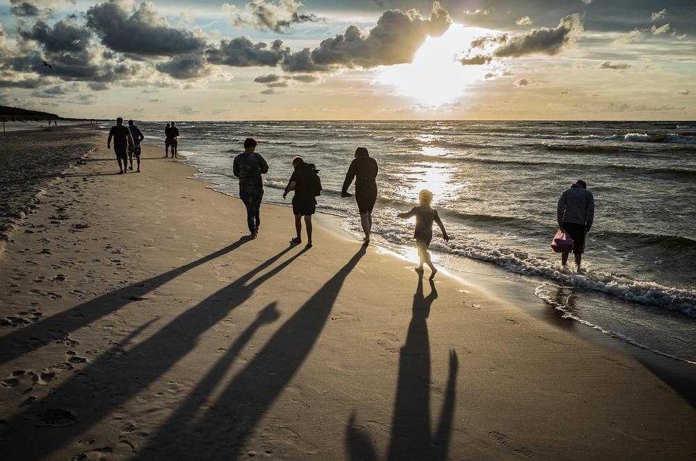family beach-bbcdf6de8d894eb3b4c8b0a91c7a1c77.jpg family beach